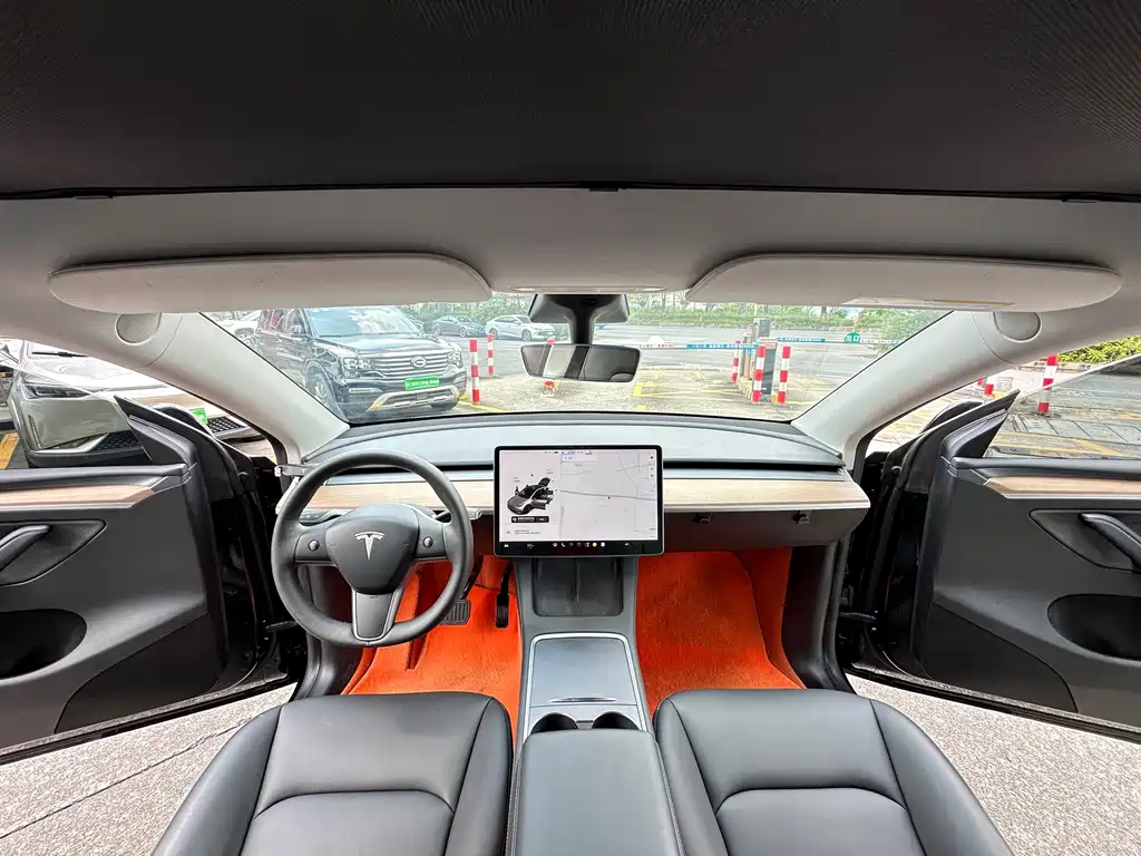 Tesla Model Y — миниатюра 12