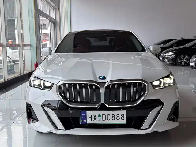 BMW i 5 2025 e Drive 35 L M — фото 1