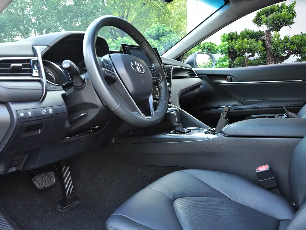 Toyota Camry — миниатюра 6