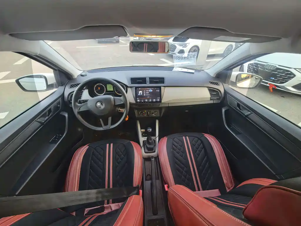 Skoda Fabia — миниатюра 11