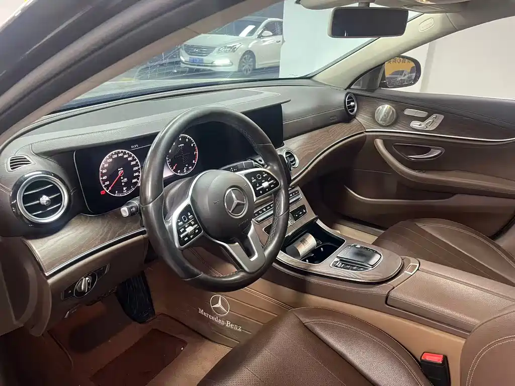Mercedes-Benz E-Class — миниатюра 4
