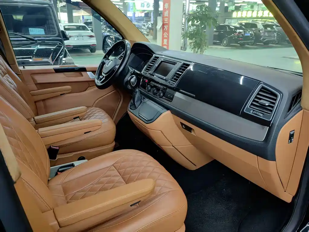 Volkswagen Caravelle 2017 2.0TSI Comfort 7 мест