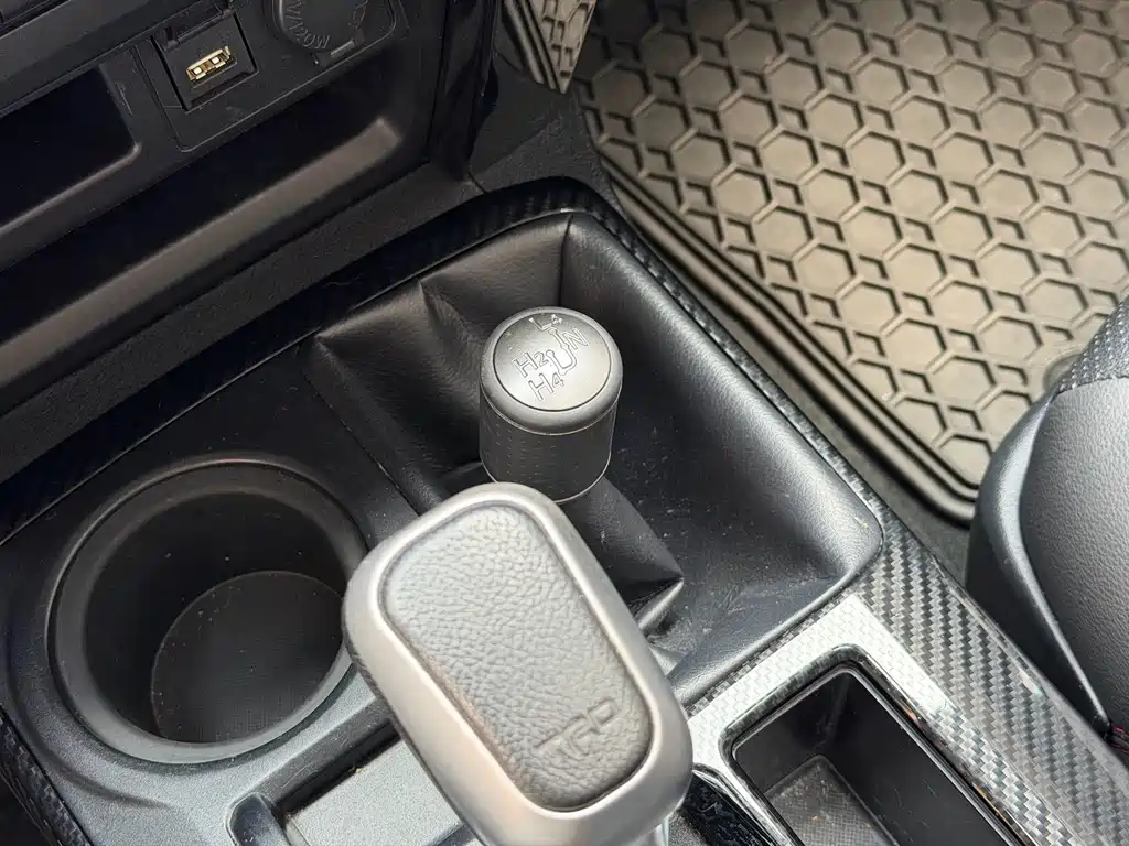 Toyota 4Runner — миниатюра 13