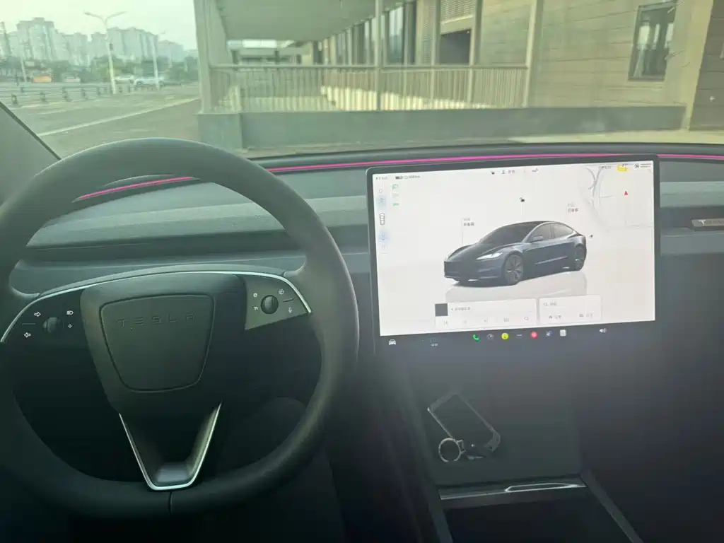 Tesla Model 3 — миниатюра 12