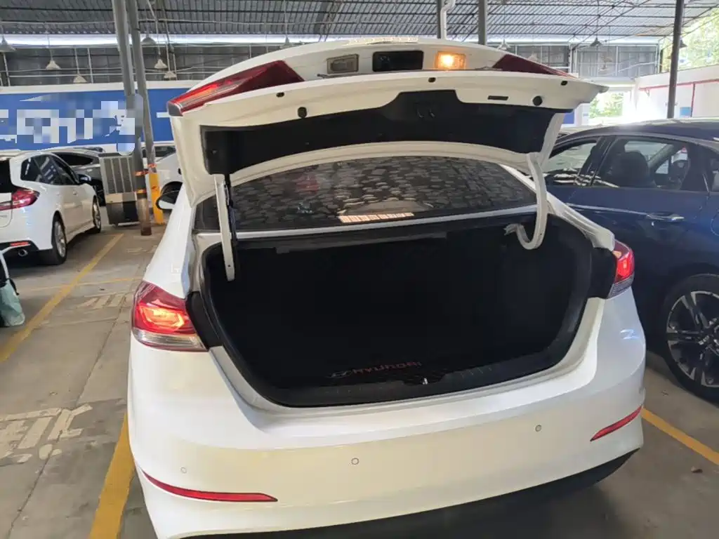Hyundai Elantra — миниатюра 19