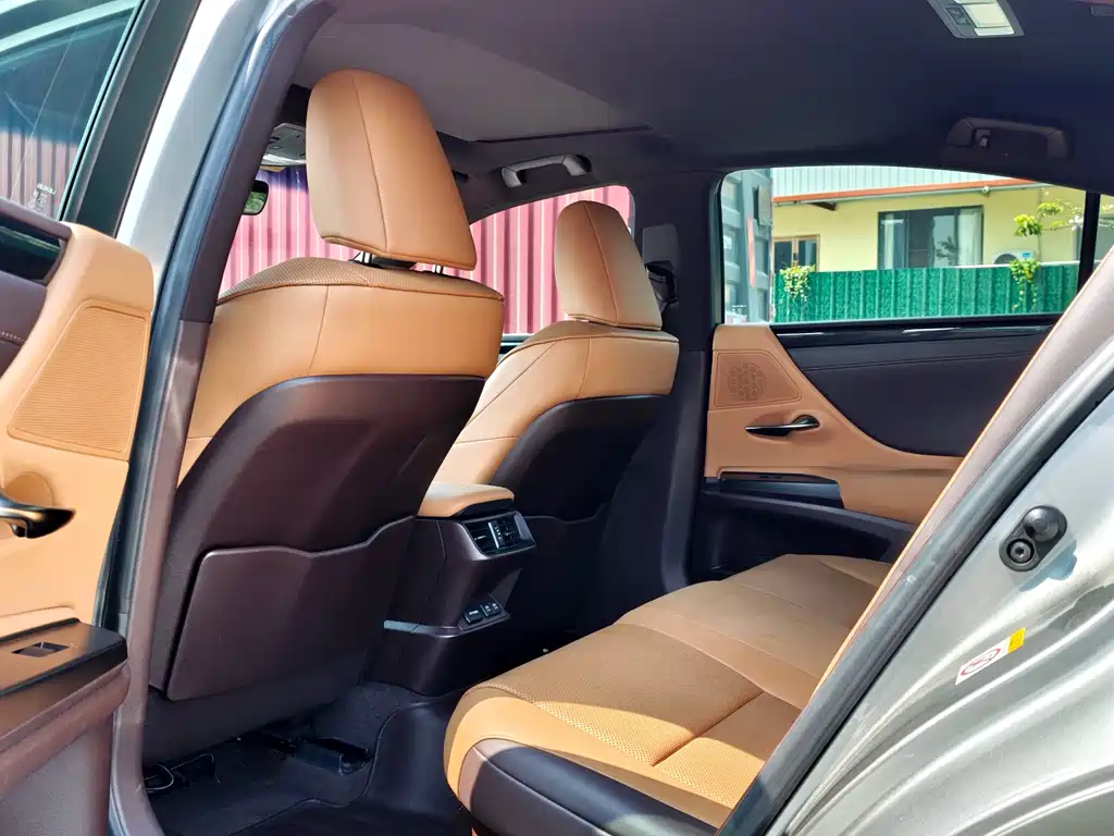 Lexus ES — миниатюра 8