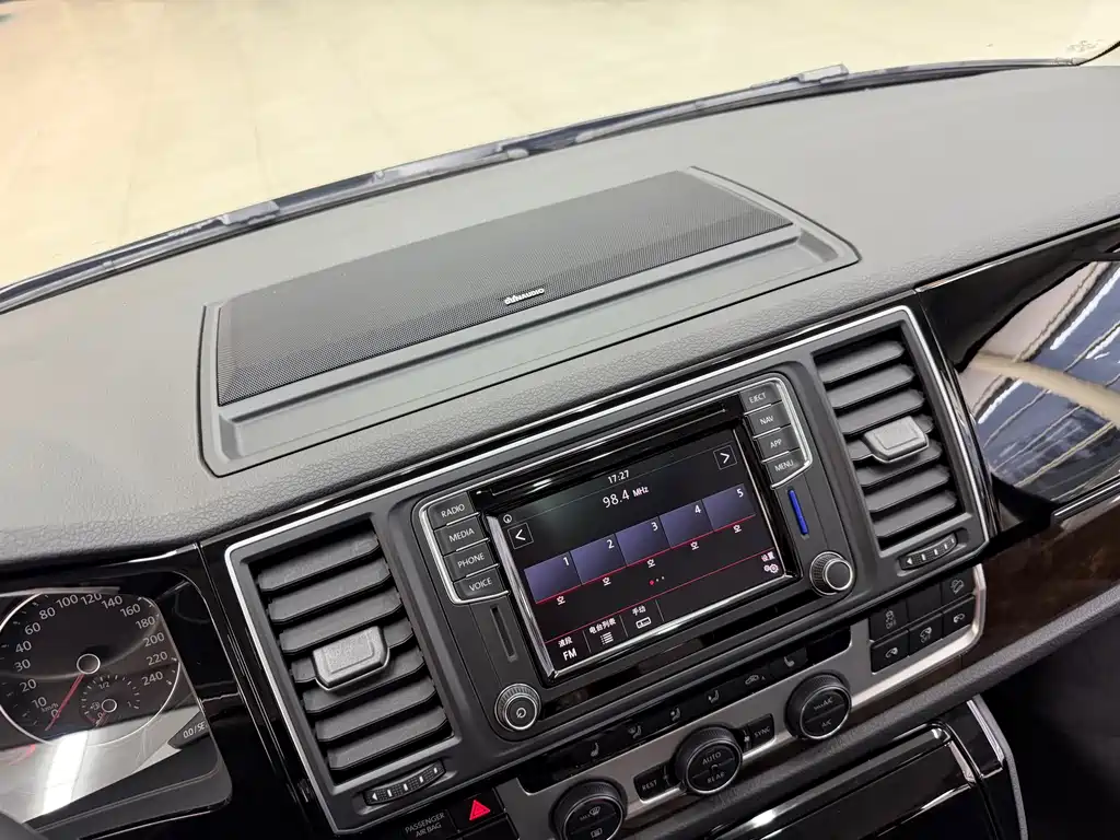 Volkswagen Multivan — миниатюра 25