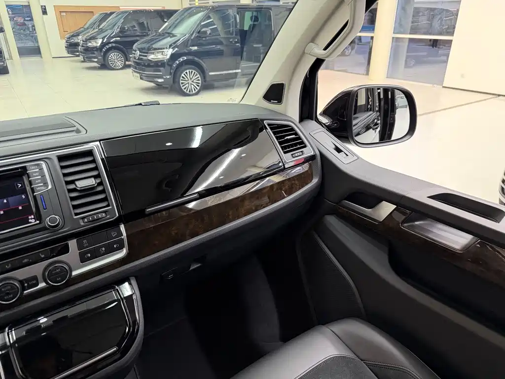 Volkswagen Multivan — миниатюра 26