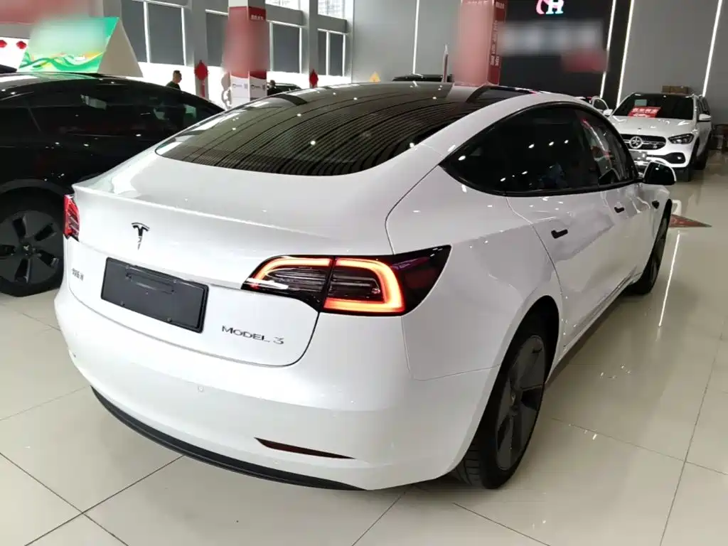 Tesla Model 3 — миниатюра 7