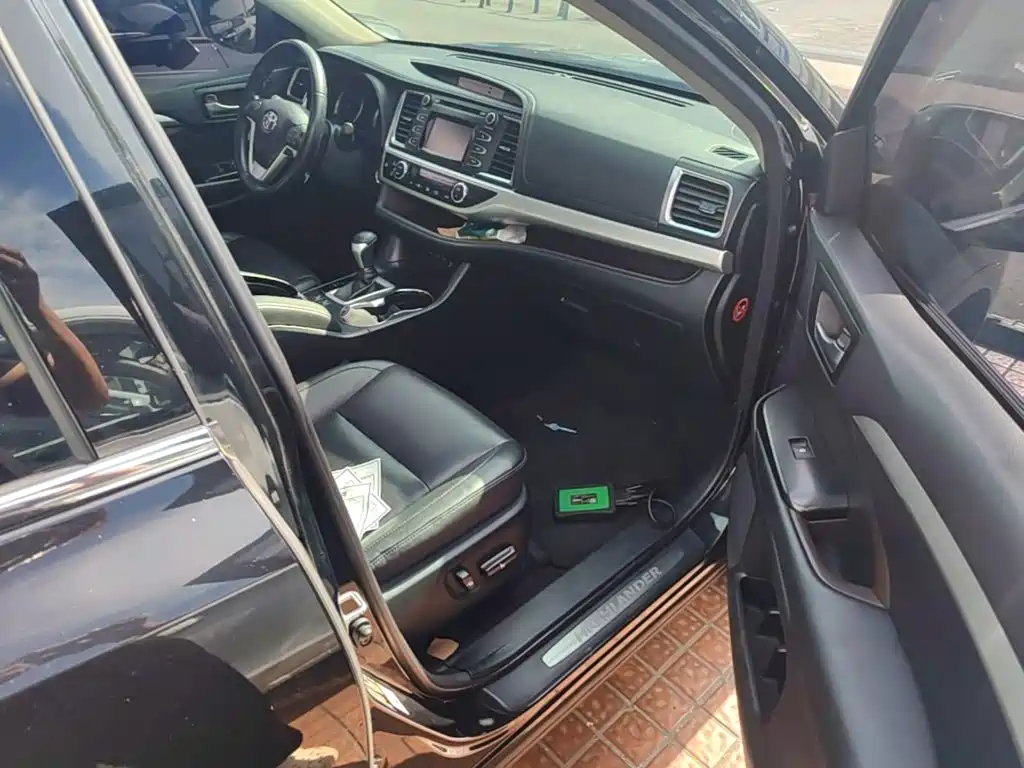 Toyota Highlander — миниатюра 9