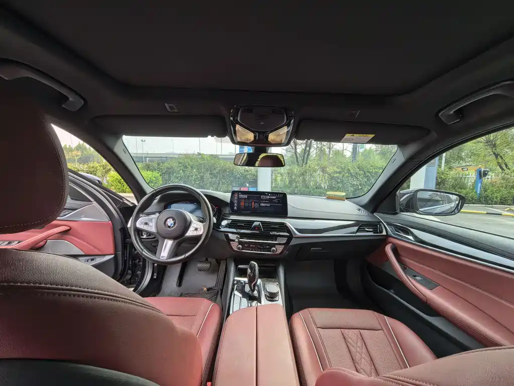 BMW 5 Series — миниатюра 13
