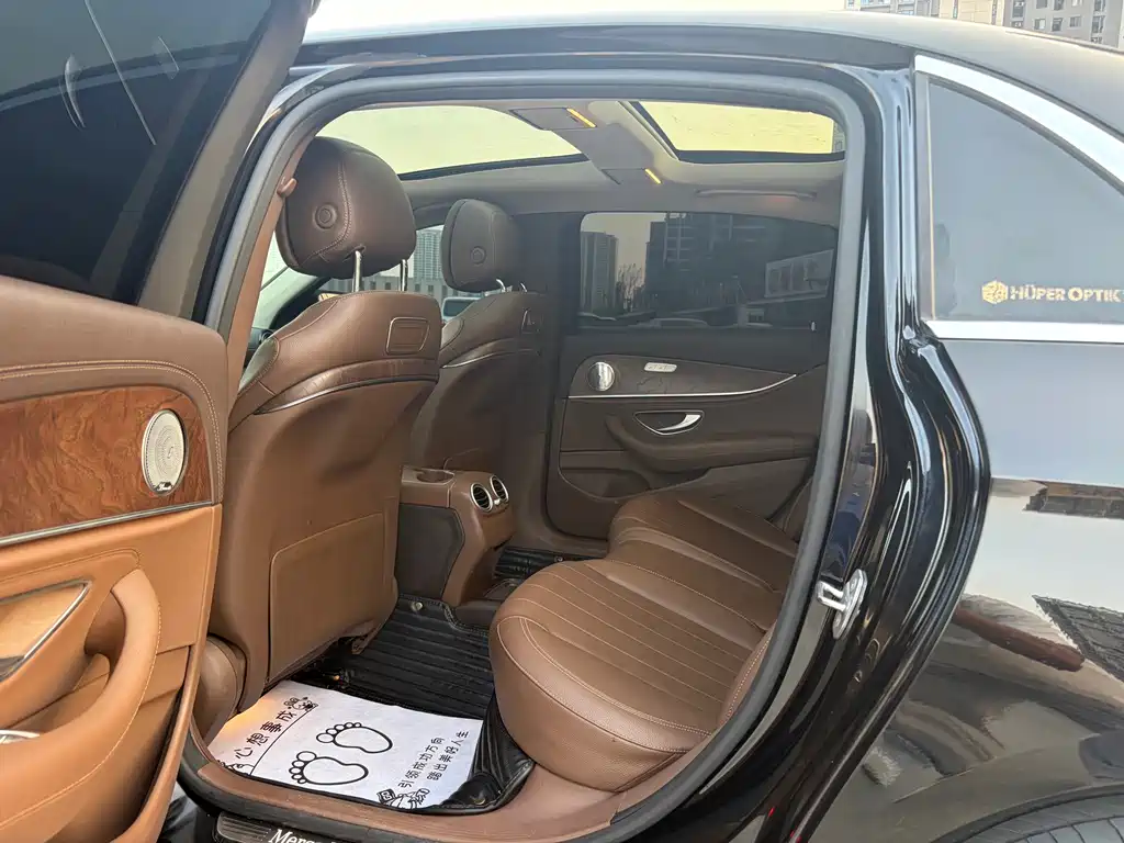 Mercedes-Benz E-Class — миниатюра 9