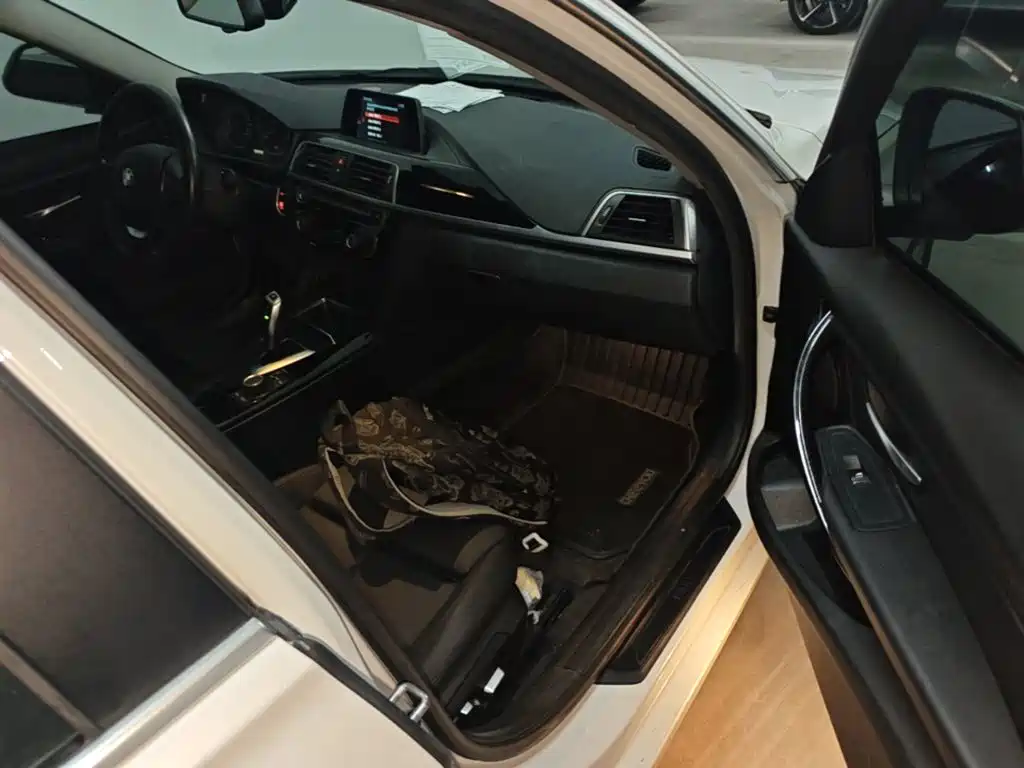 BMW 3 Series — миниатюра 9