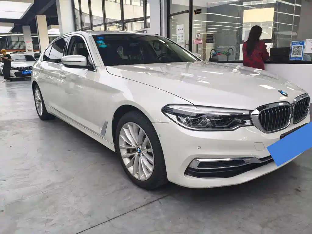BMW 5 Series — миниатюра 3