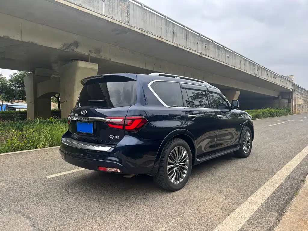 Infiniti QX80 2016 5.6L 4WD