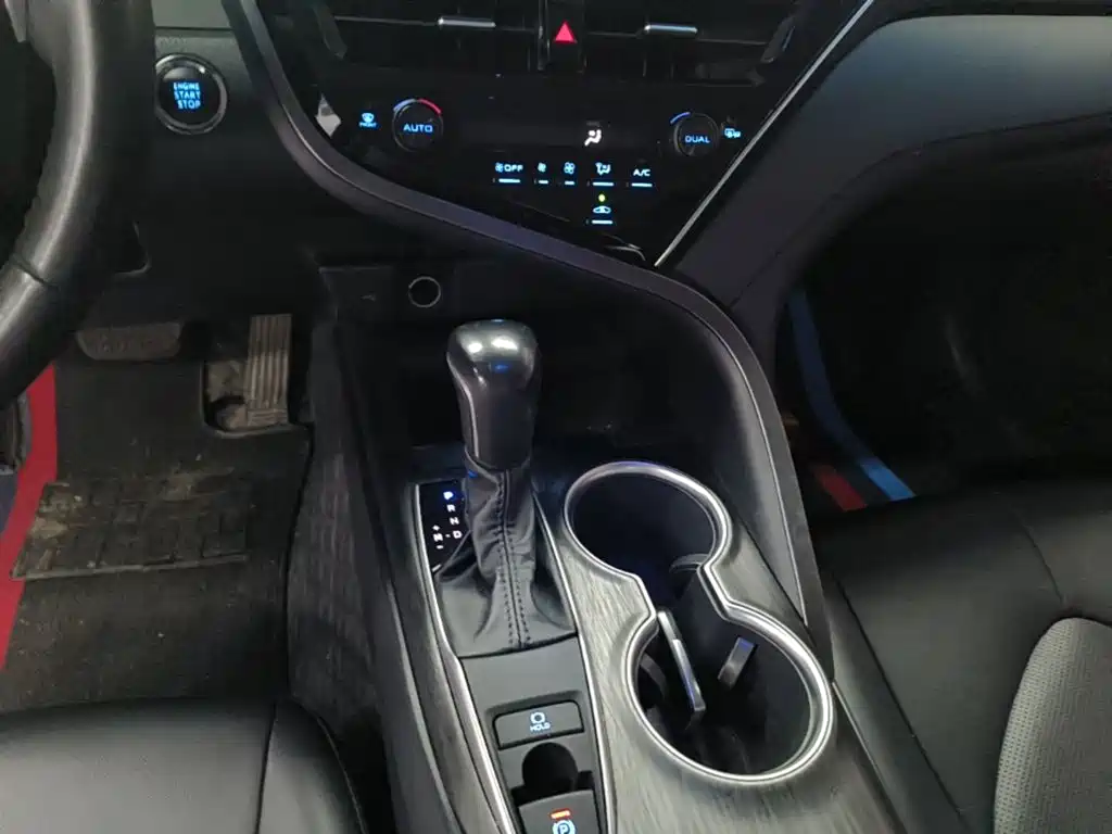 Toyota Camry — миниатюра 14