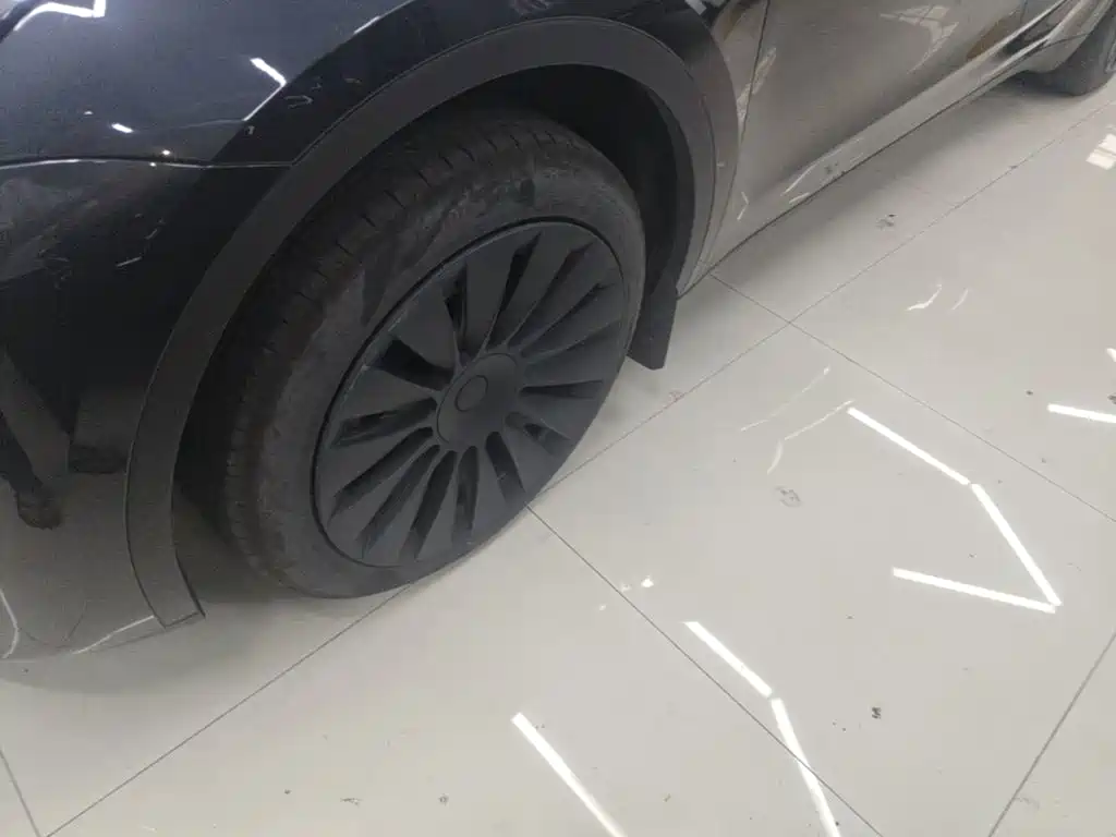 Tesla Model Y — миниатюра 23