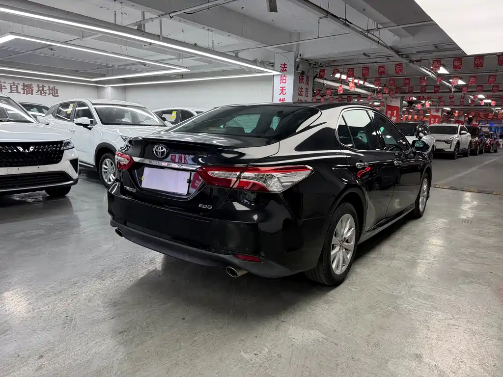 Toyota Camry — миниатюра 11