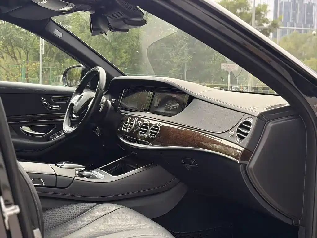 Mercedes-Benz S-Class — миниатюра 14