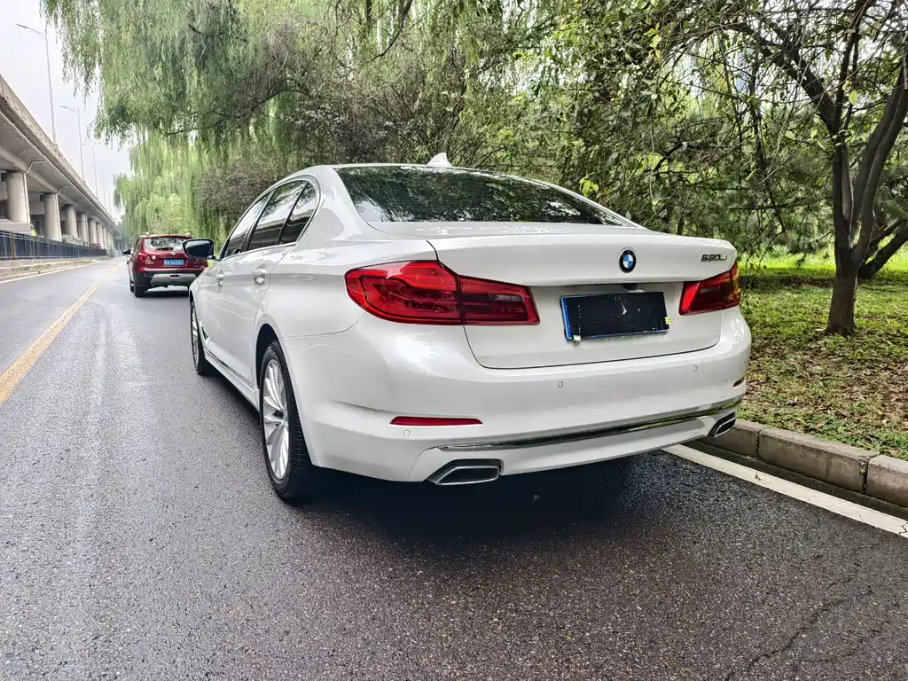 BMW 5 Series — миниатюра 6