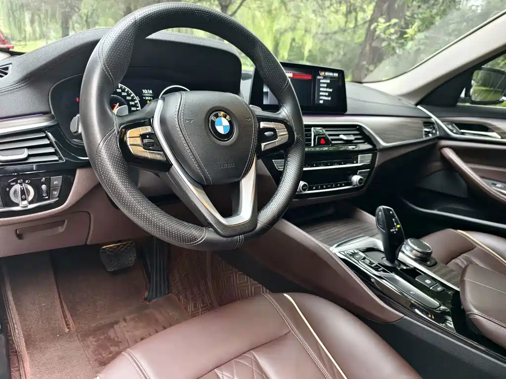 BMW 5 Series — миниатюра 9