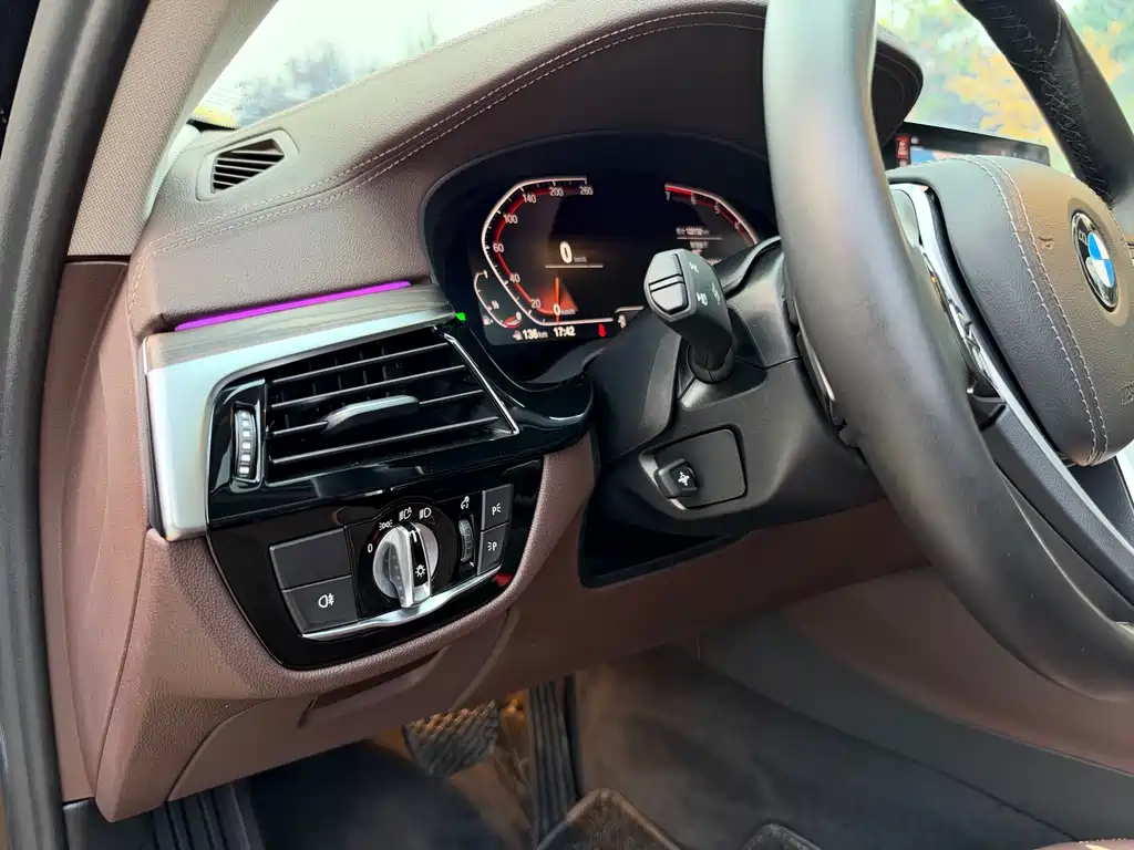 BMW 5 Series — миниатюра 10