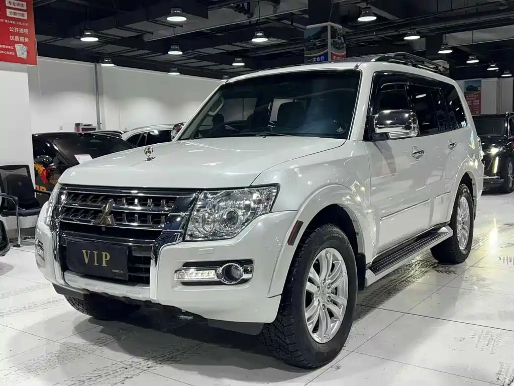 Mitsubishi Pajero (Import) 2019