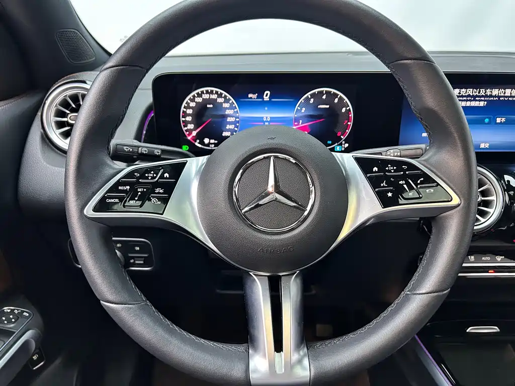 Mercedes-Benz GLB — миниатюра 20