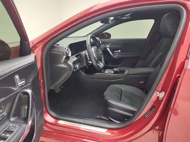 Mercedes-Benz A-Class — миниатюра 11