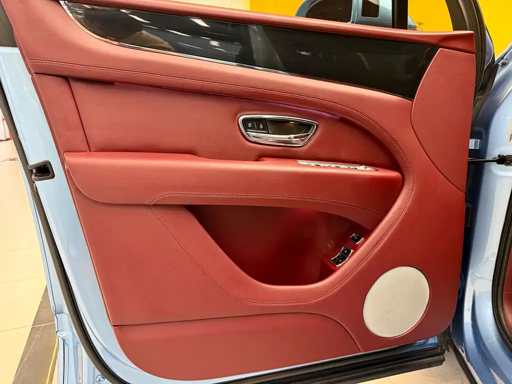 Bentley Bentayga — миниатюра 23
