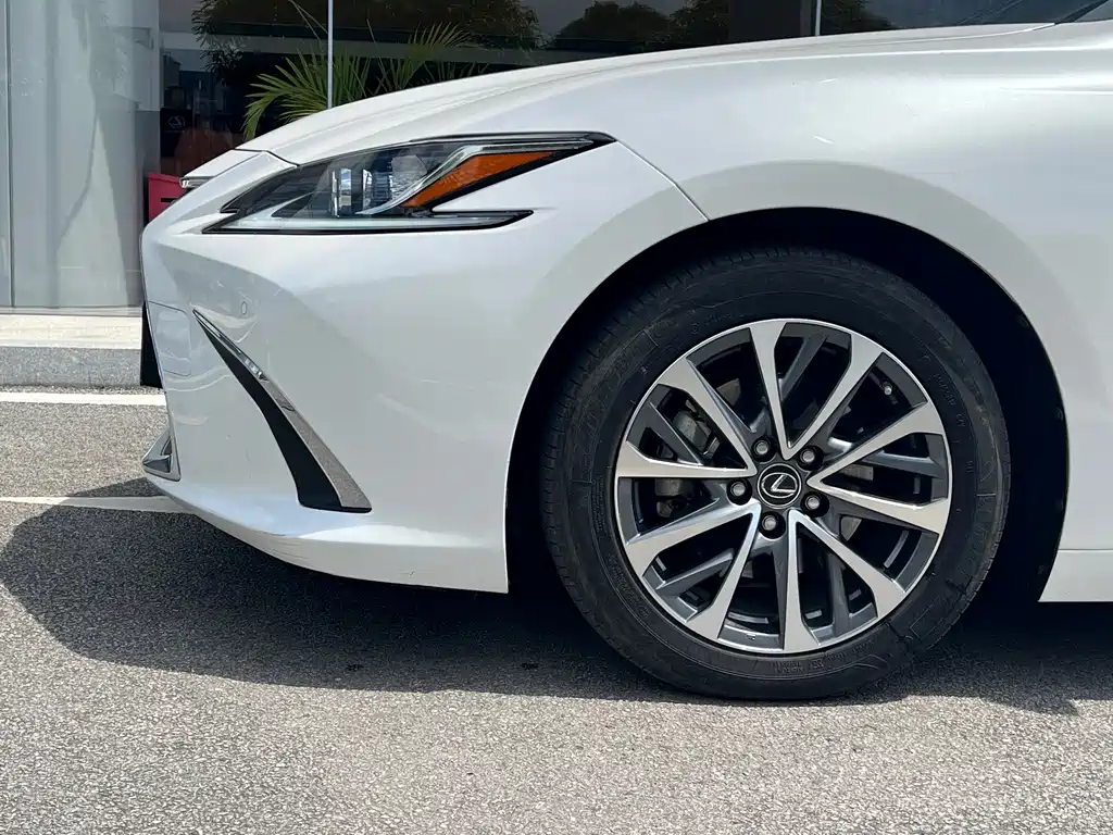 Lexus ES — миниатюра 7