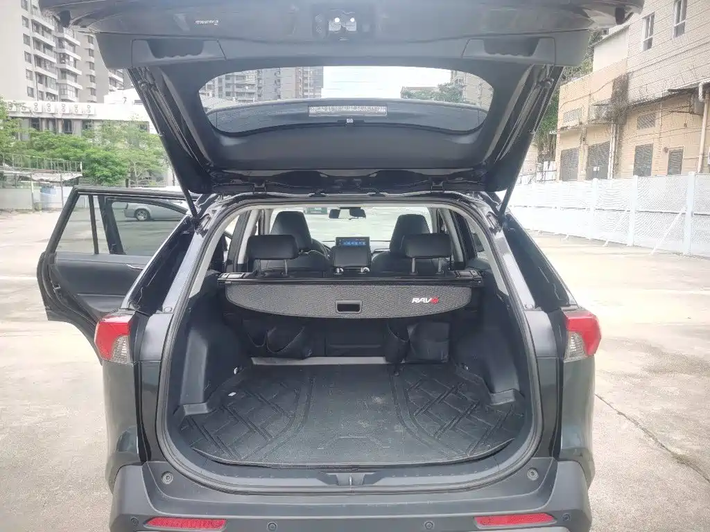 Toyota RAV4 — миниатюра 9