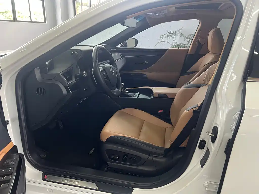 Lexus ES — миниатюра 9