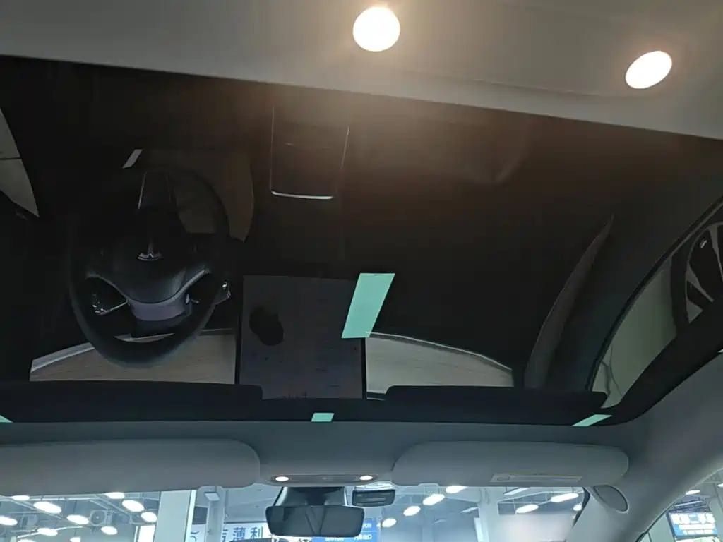 Tesla Model 3 — миниатюра 18