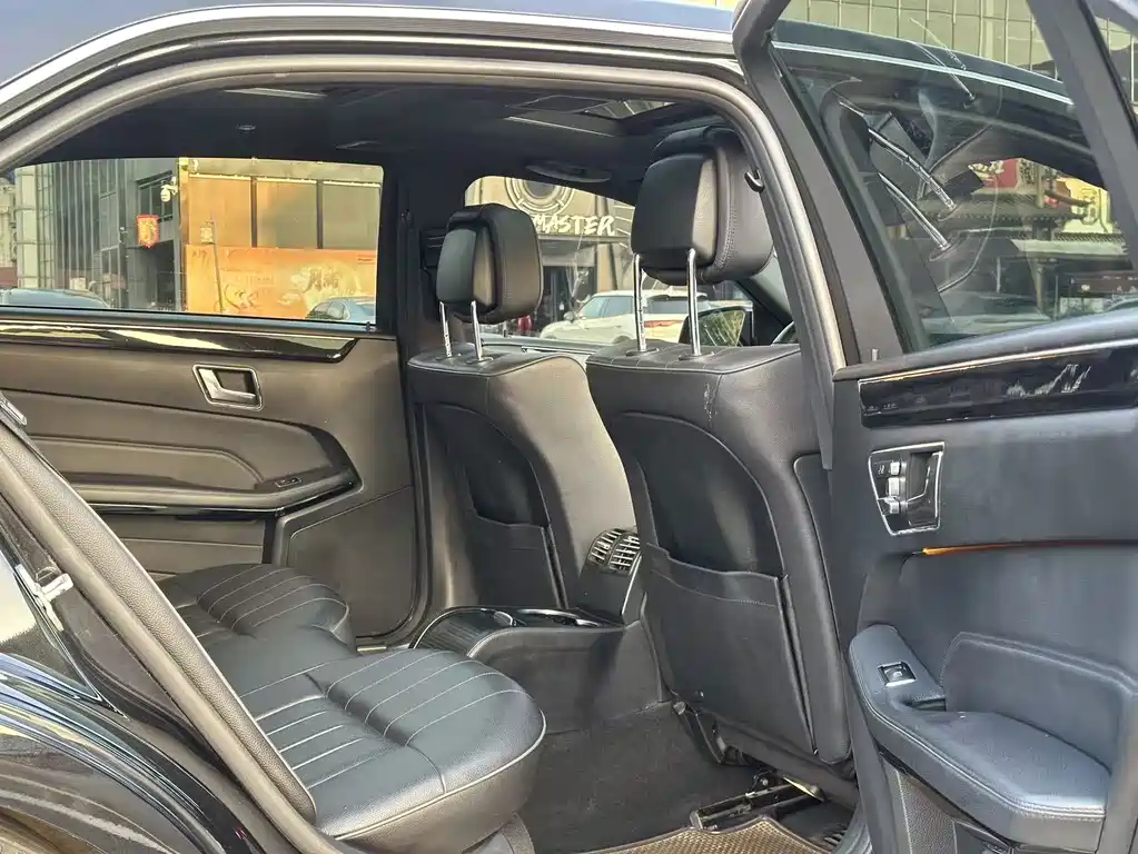 Mercedes-Benz E-Class — миниатюра 12