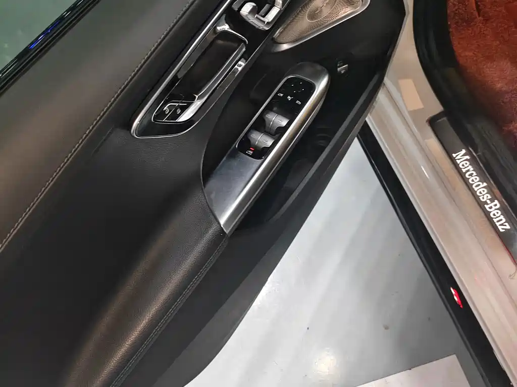 Mercedes-Benz C-Class — миниатюра 4