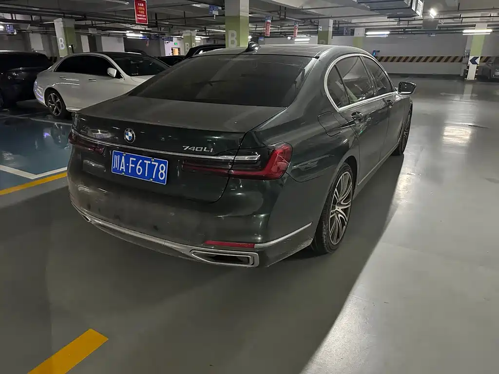 BMW 7 Series — миниатюра 9