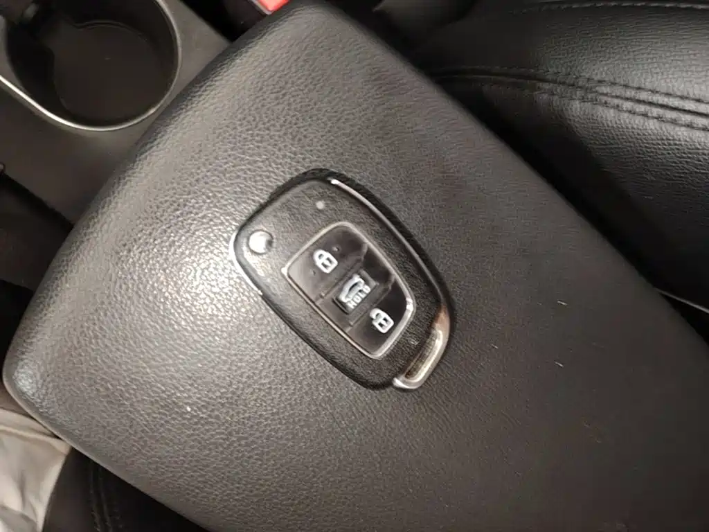 Hyundai Elantra — миниатюра 9