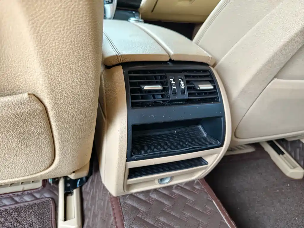 BMW 5 Series — миниатюра 11