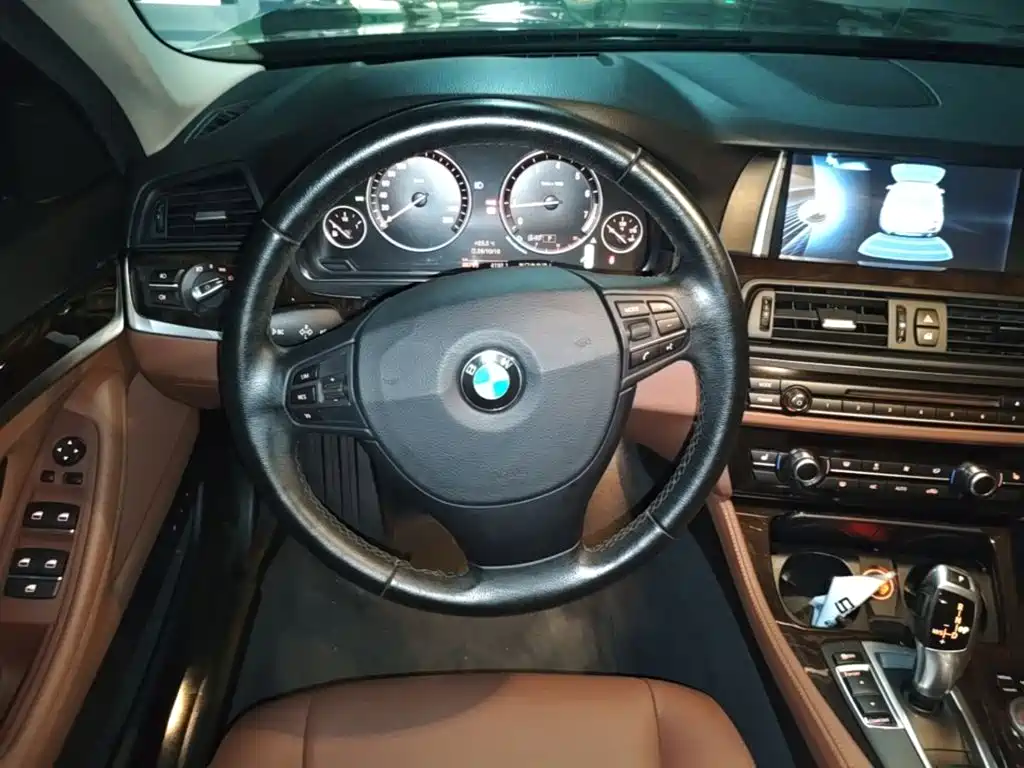 BMW 5 Series — миниатюра 11