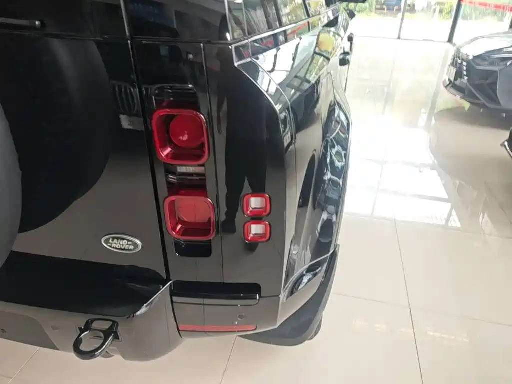 Land Rover Defender — миниатюра 8