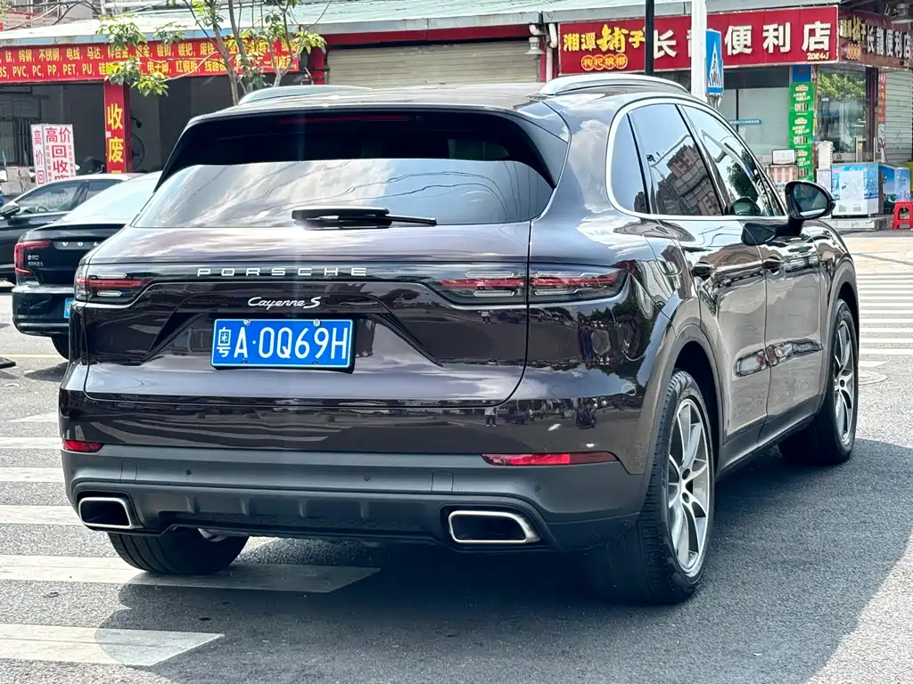 Porsche Cayenne — миниатюра 5