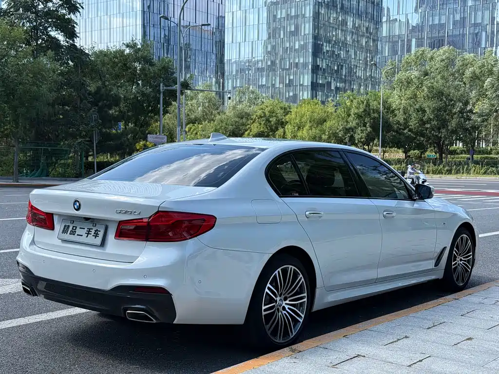 BMW 5 Series — миниатюра 9