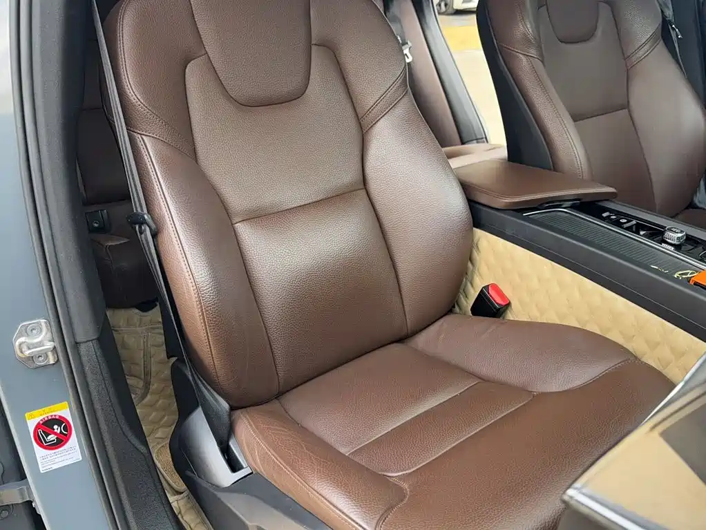 Volvo XC60 2023 B5 Luxury