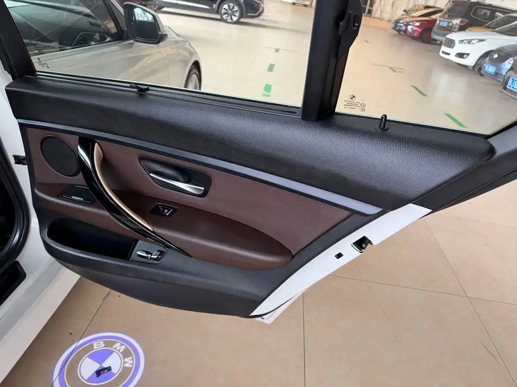 BMW 3 Series — миниатюра 23
