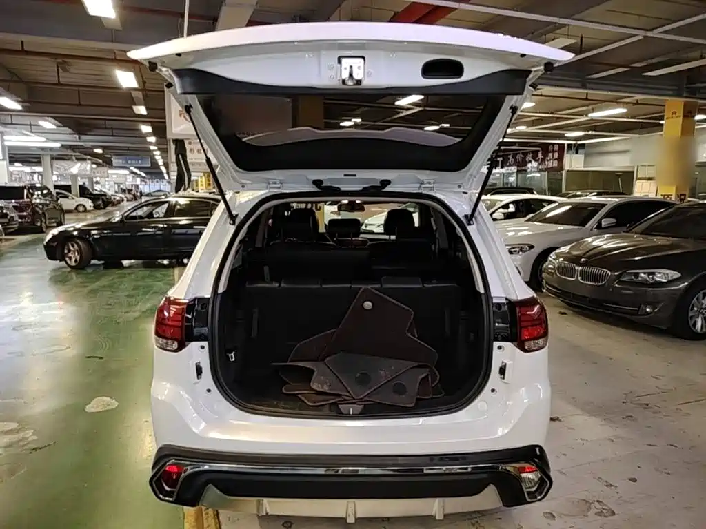 Mitsubishi Outlander — миниатюра 19