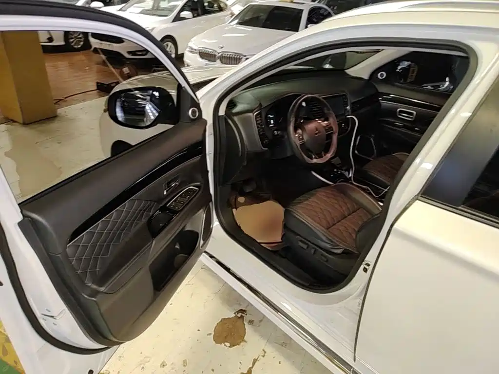 Mitsubishi Outlander — миниатюра 16