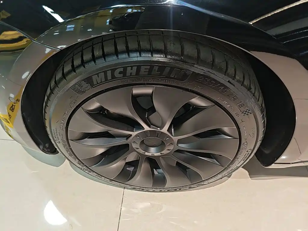 Tesla Model 3 — миниатюра 23