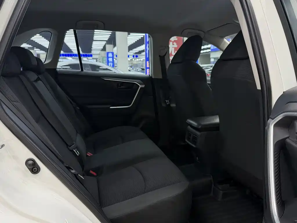 Toyota RAV4 — миниатюра 14