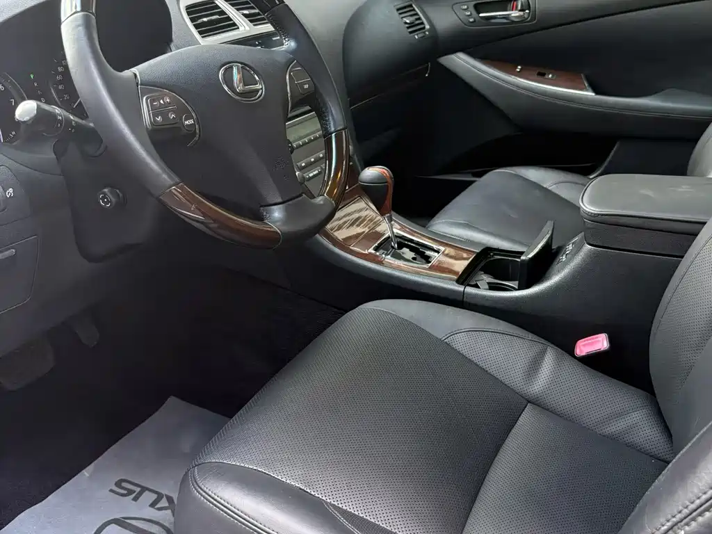 Lexus ES — миниатюра 9